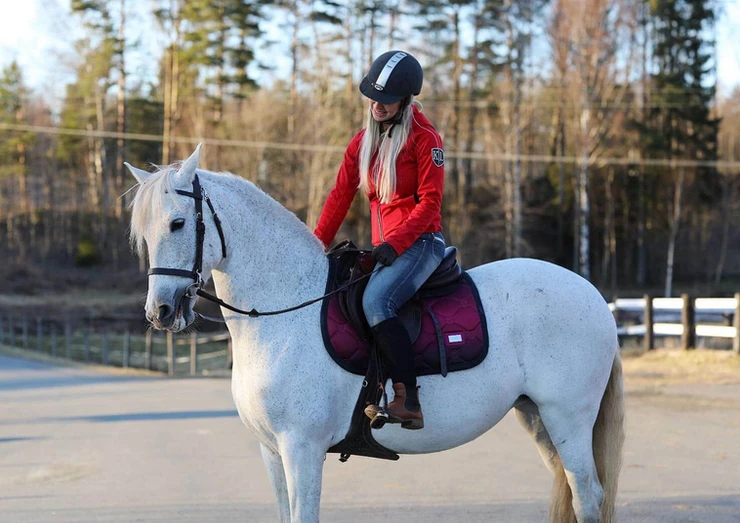 Praktikant-Anna tar över micken – Välkommen Anna till Bizkit!