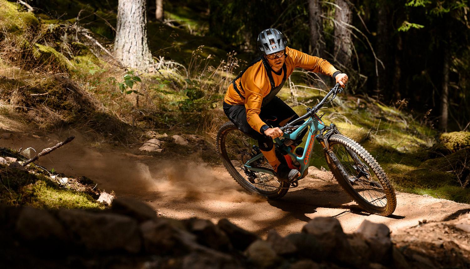 Foto av Jonas Ljungdahl av Carl Conradsson på en cykel